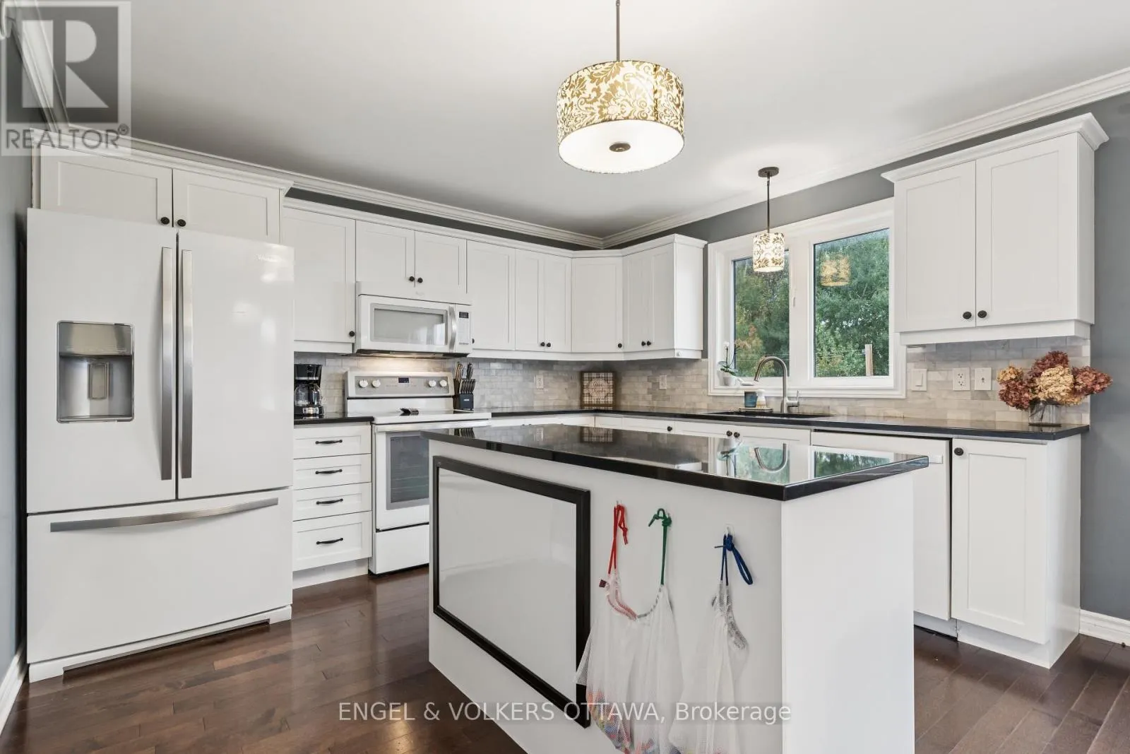 161 DES PINS STREET
