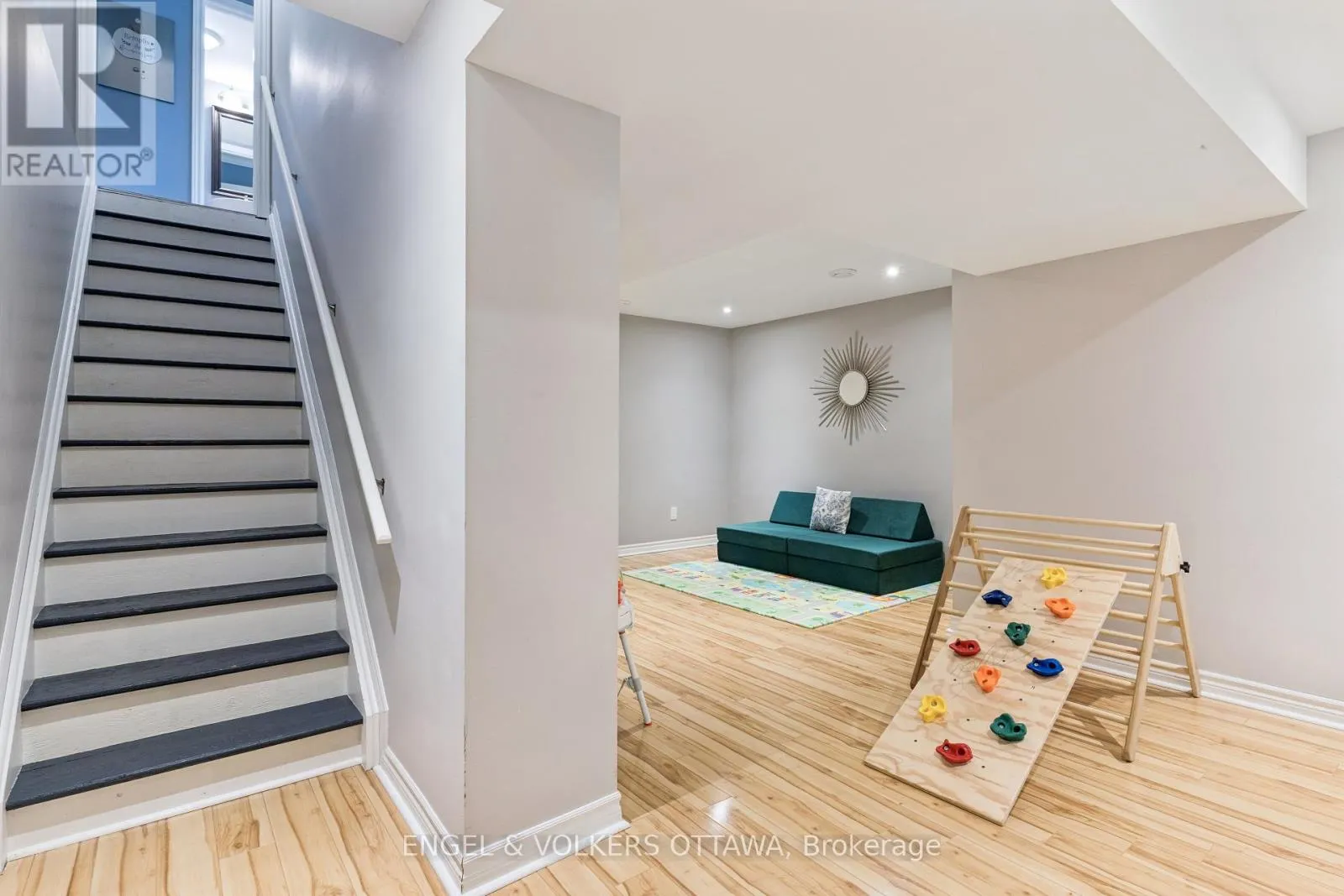 161 DES PINS STREET
