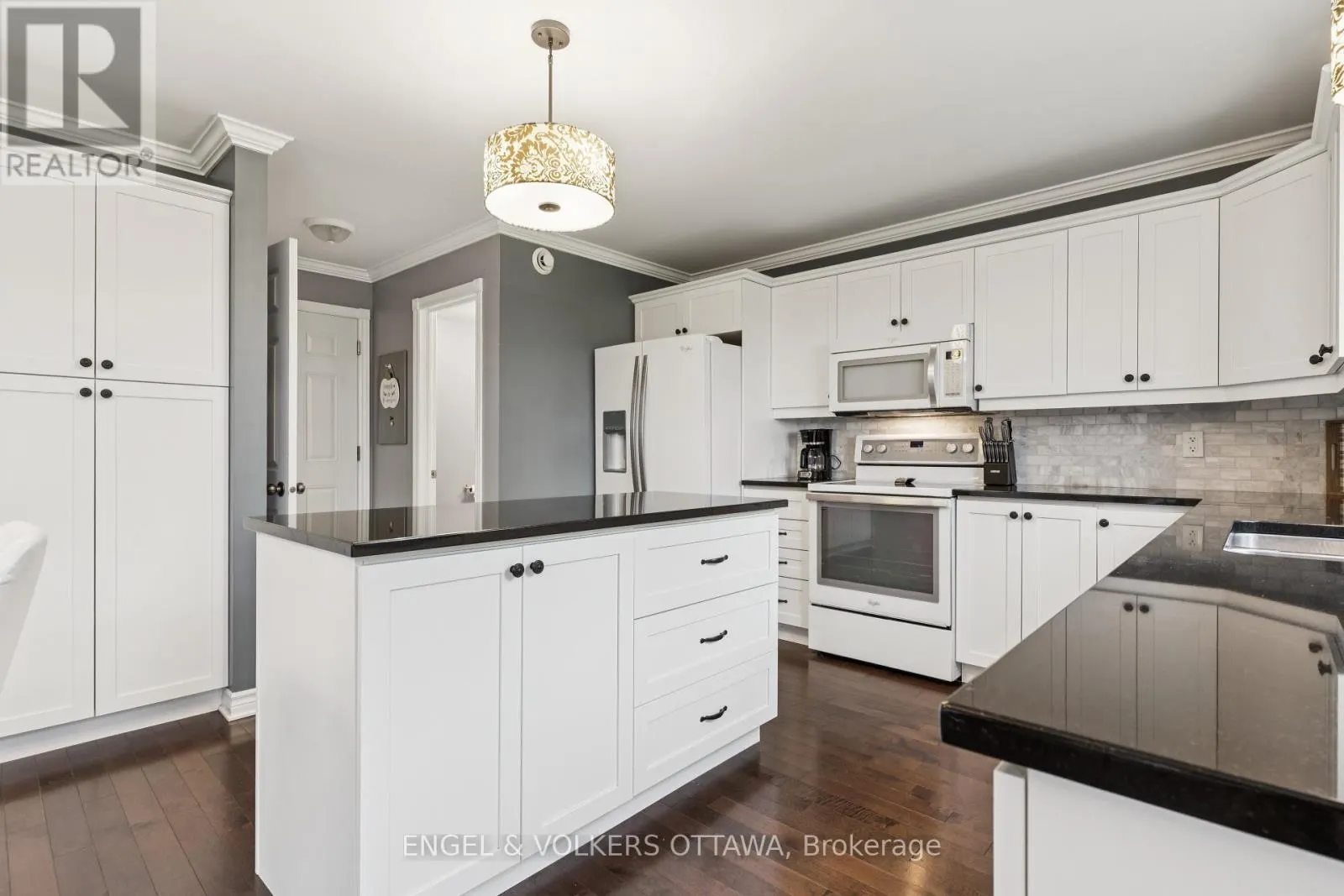 161 DES PINS STREET