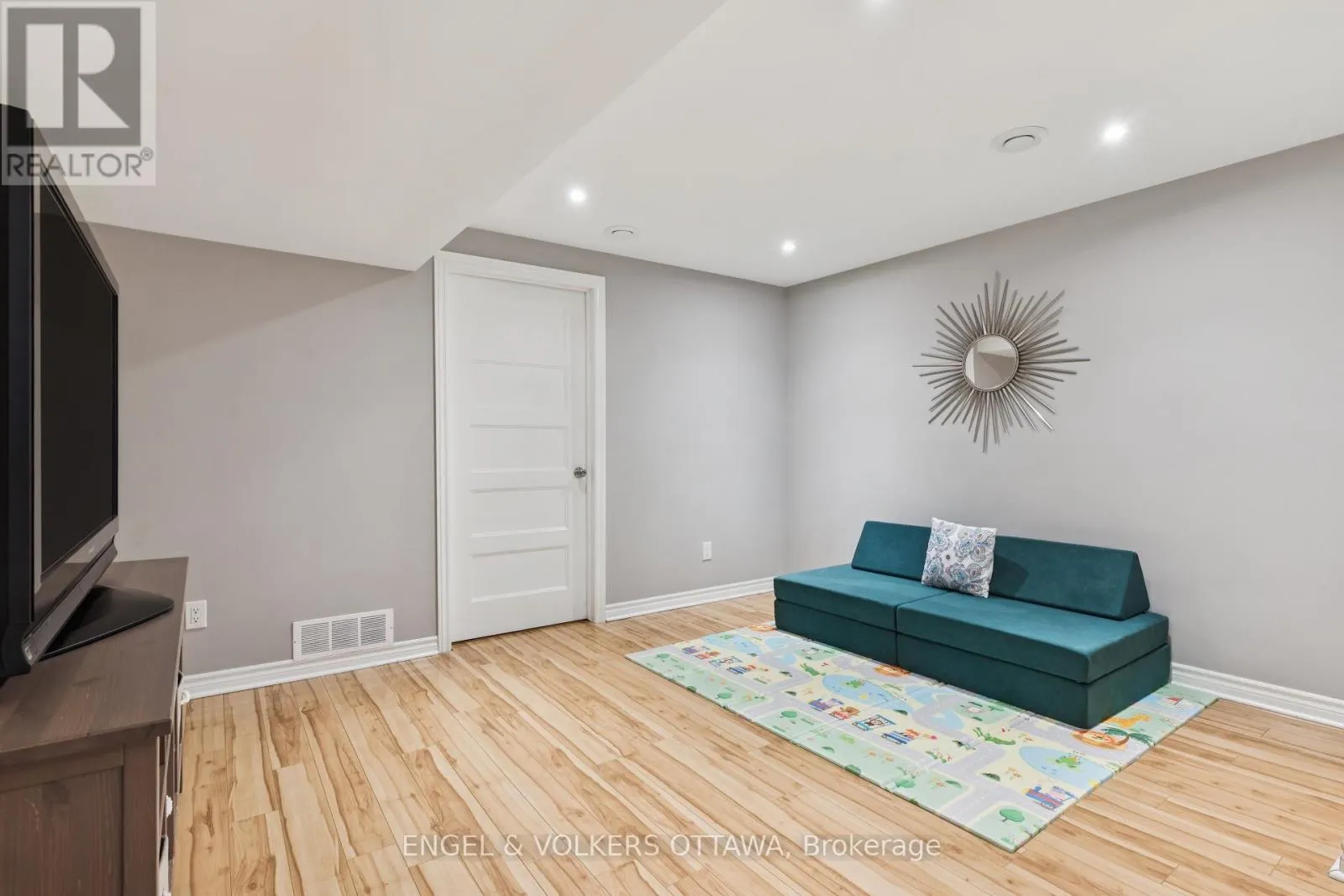 161 DES PINS STREET