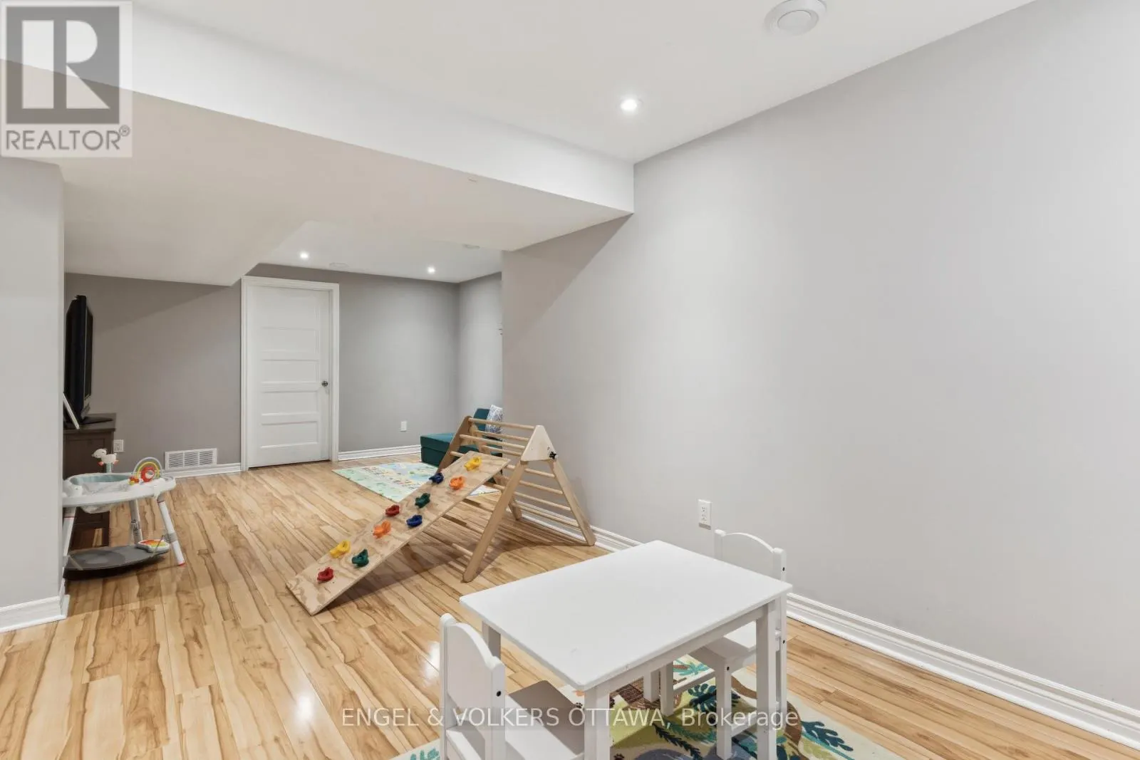 161 DES PINS STREET