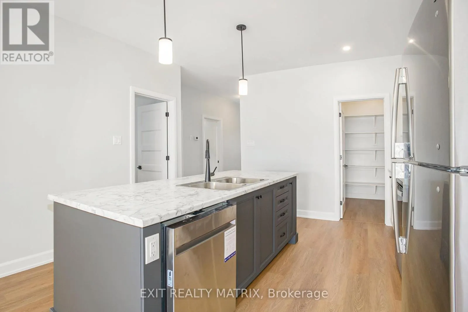 A - 560 REGINA STREET