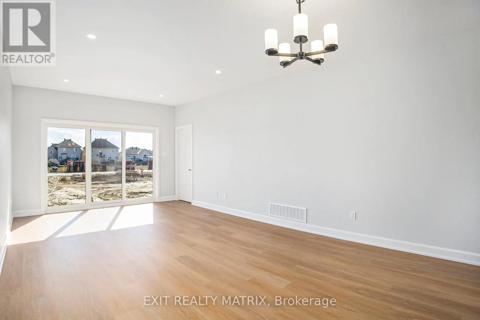 A - 560 REGINA STREET