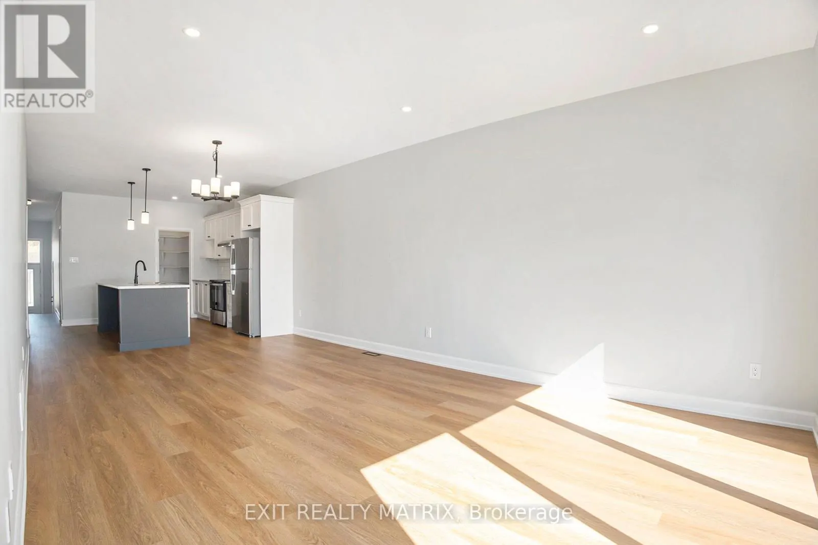 A - 560 REGINA STREET