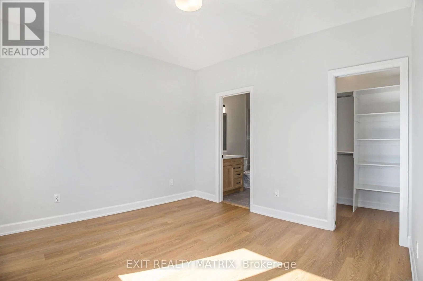 A - 560 REGINA STREET
