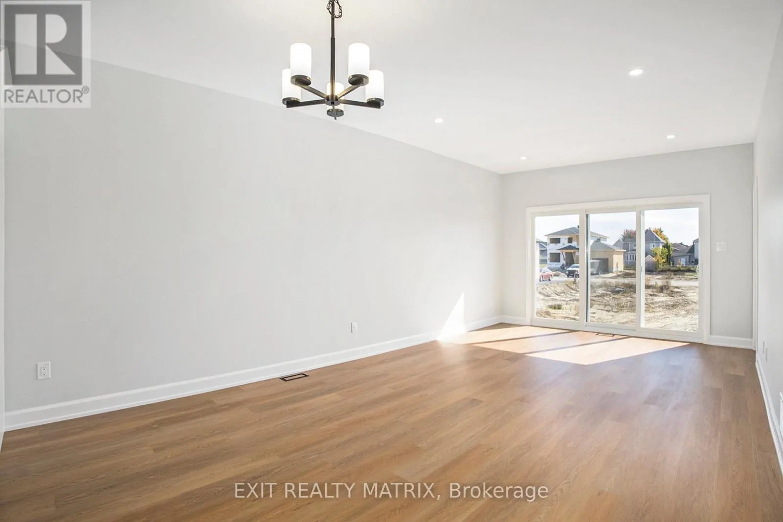 A - 560 REGINA STREET