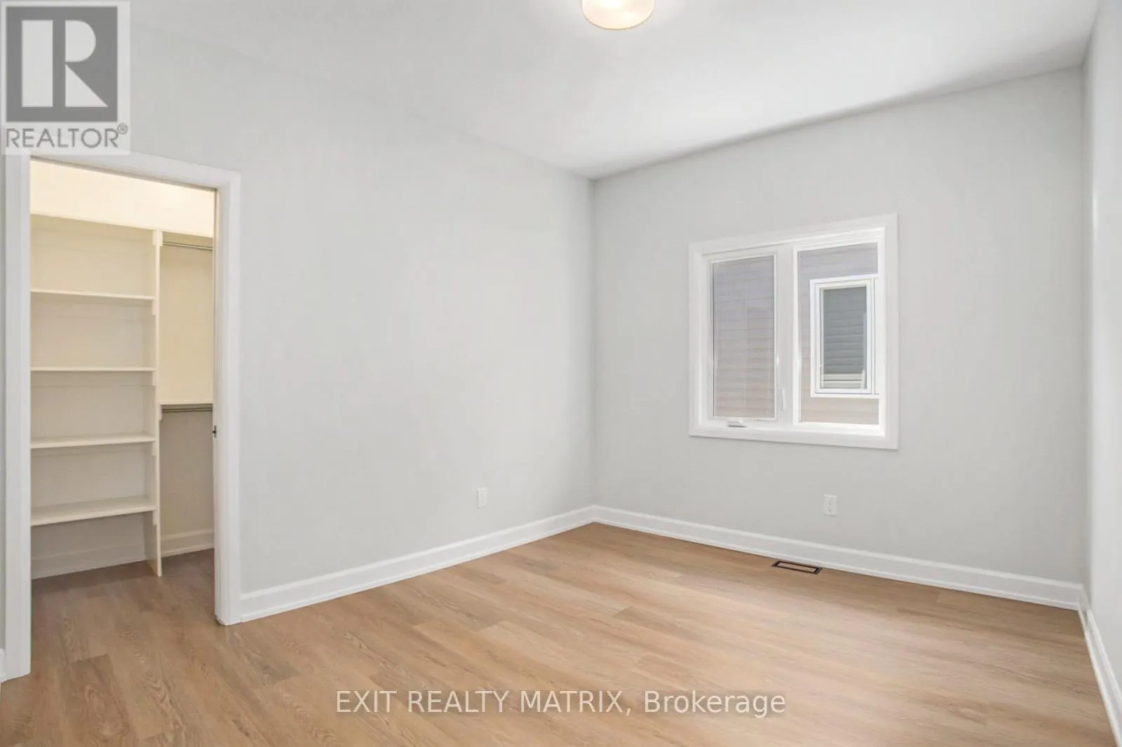 A - 560 REGINA STREET
