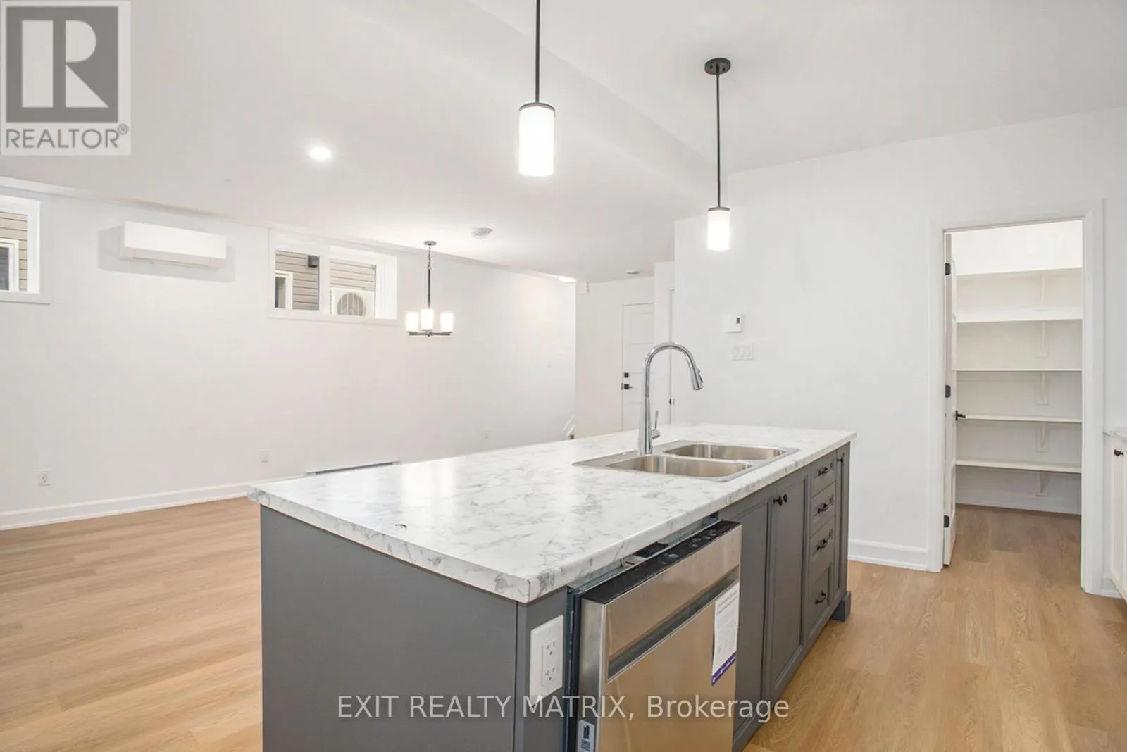 B - 560 REGINA STREET