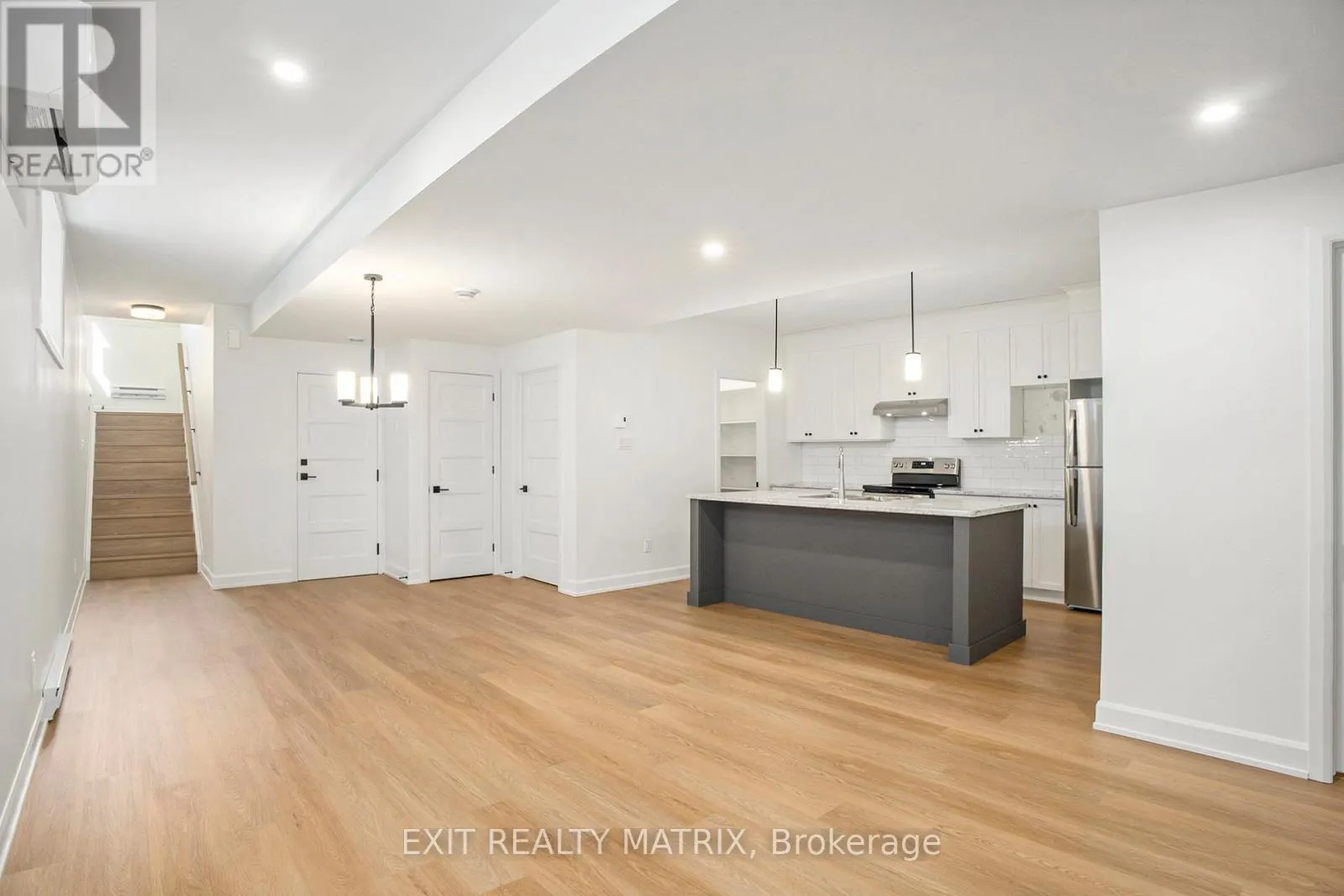 B - 560 REGINA STREET