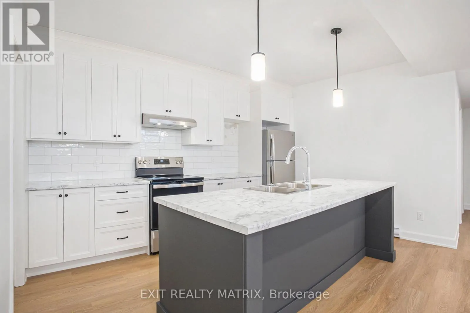 B - 560 REGINA STREET