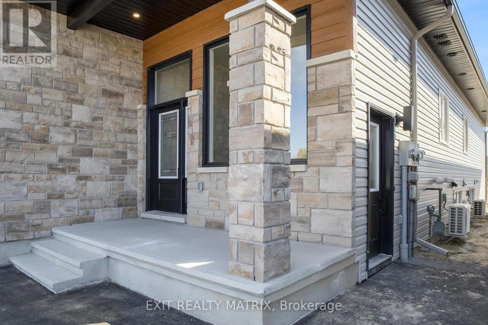 B - 560 REGINA STREET