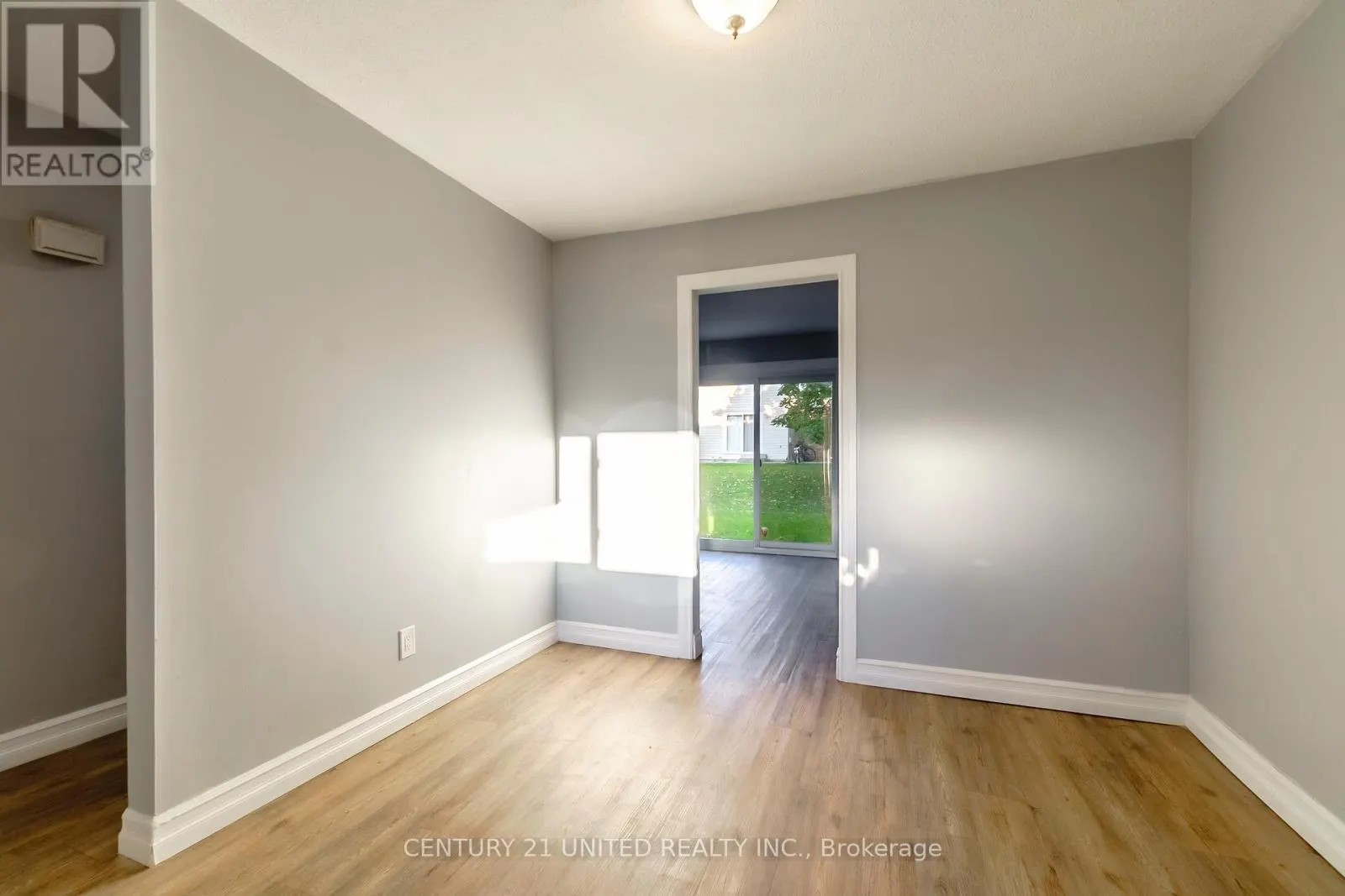 61 - 996 SYDENHAM ROAD, #61