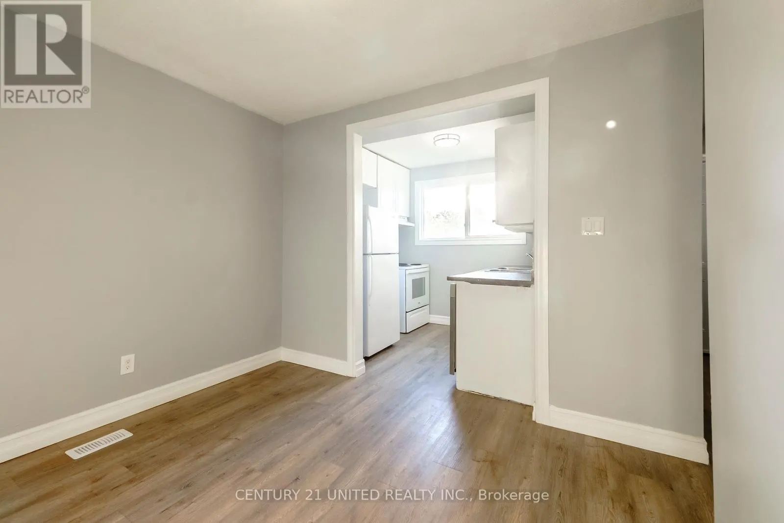 61 - 996 SYDENHAM ROAD, #61