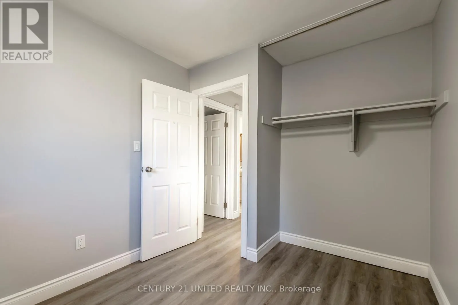61 - 996 SYDENHAM ROAD, #61