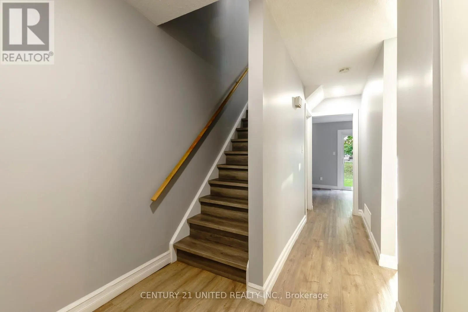 61 - 996 SYDENHAM ROAD, #61