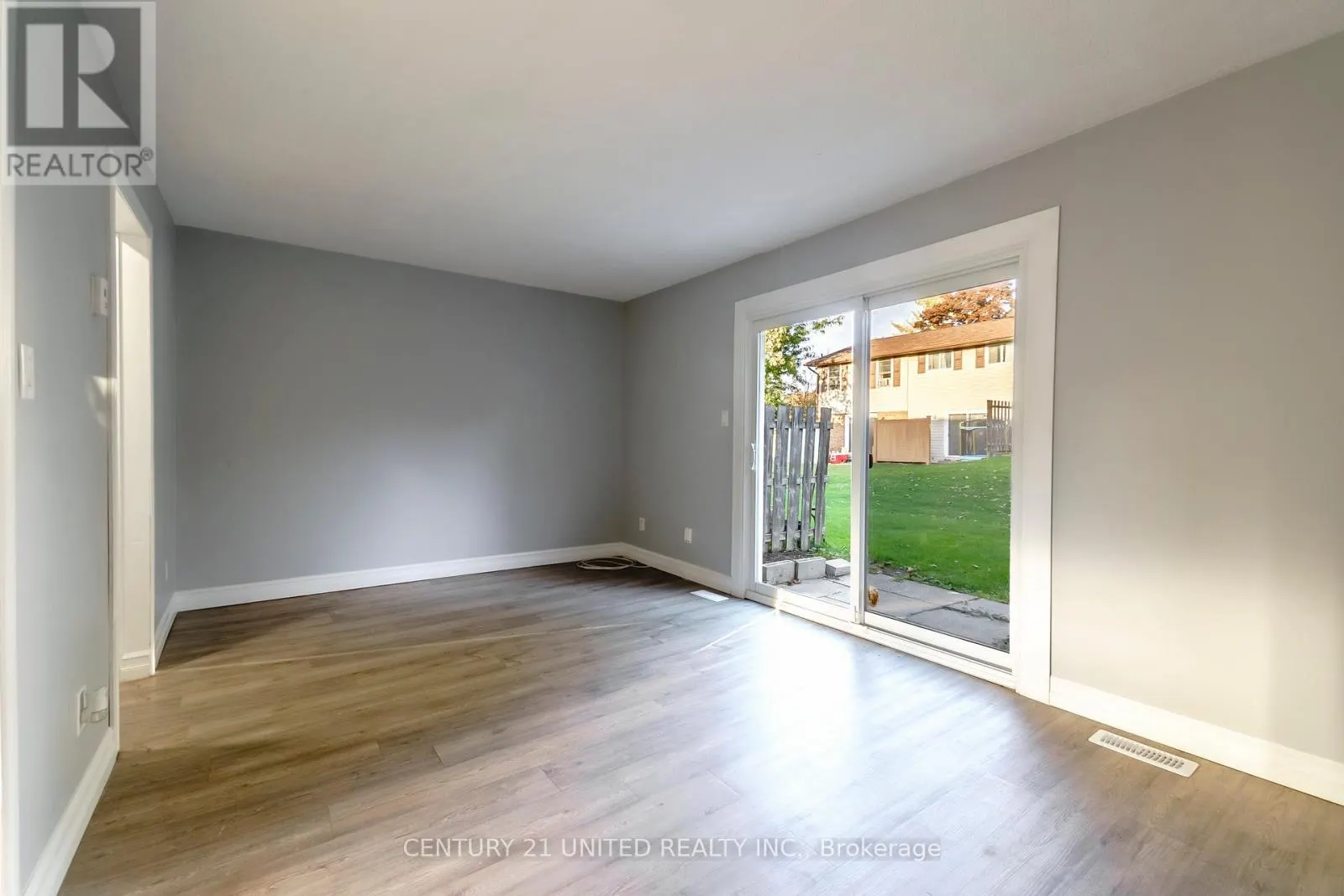 61 - 996 SYDENHAM ROAD, #61