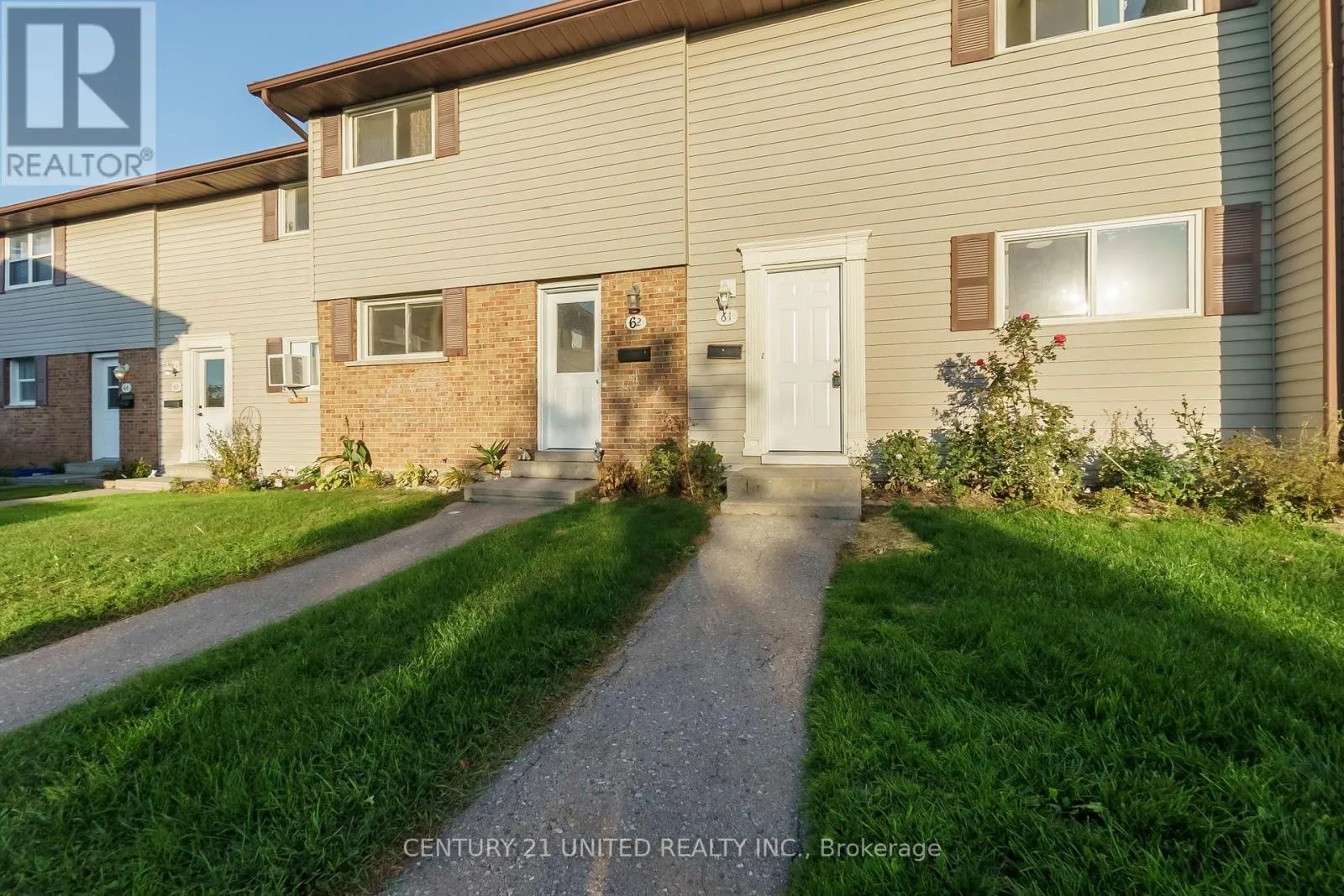 61 - 996 SYDENHAM ROAD, #61