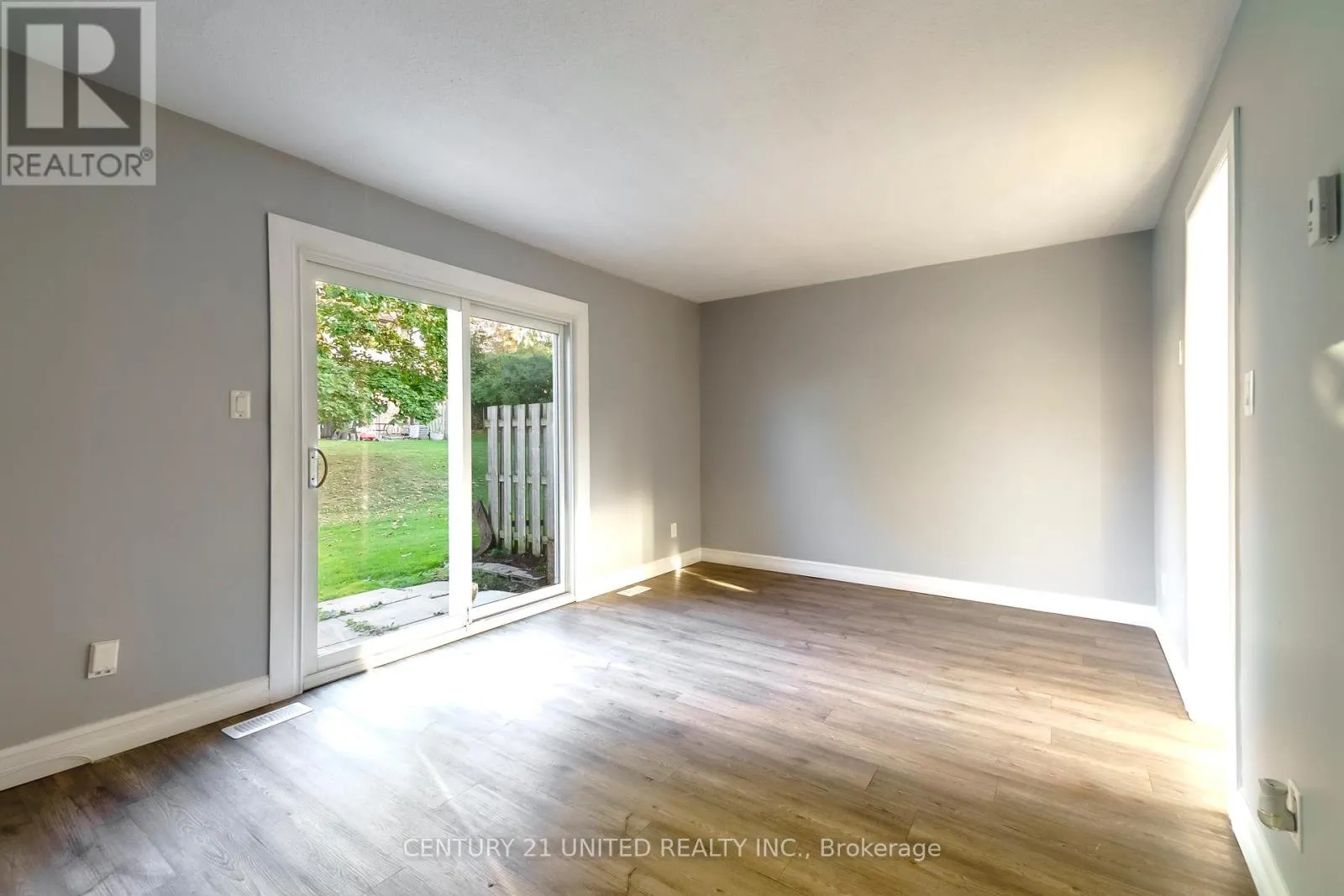 61 - 996 SYDENHAM ROAD, #61