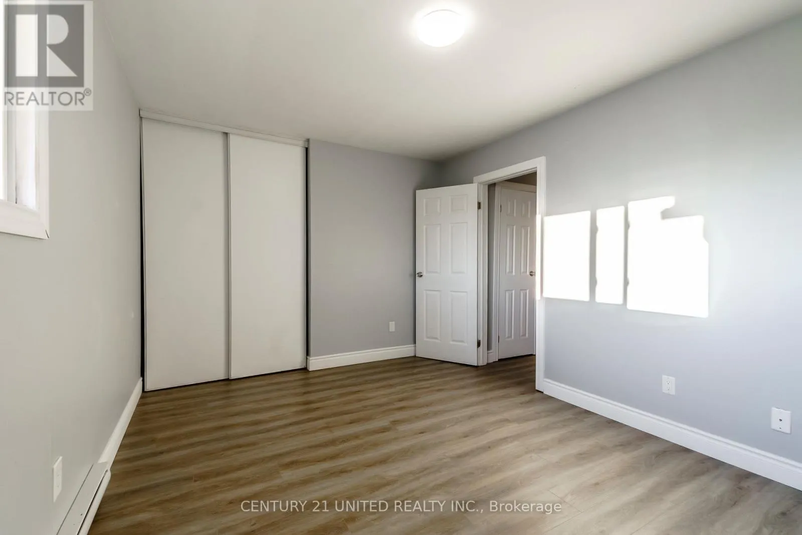 61 - 996 SYDENHAM ROAD, #61