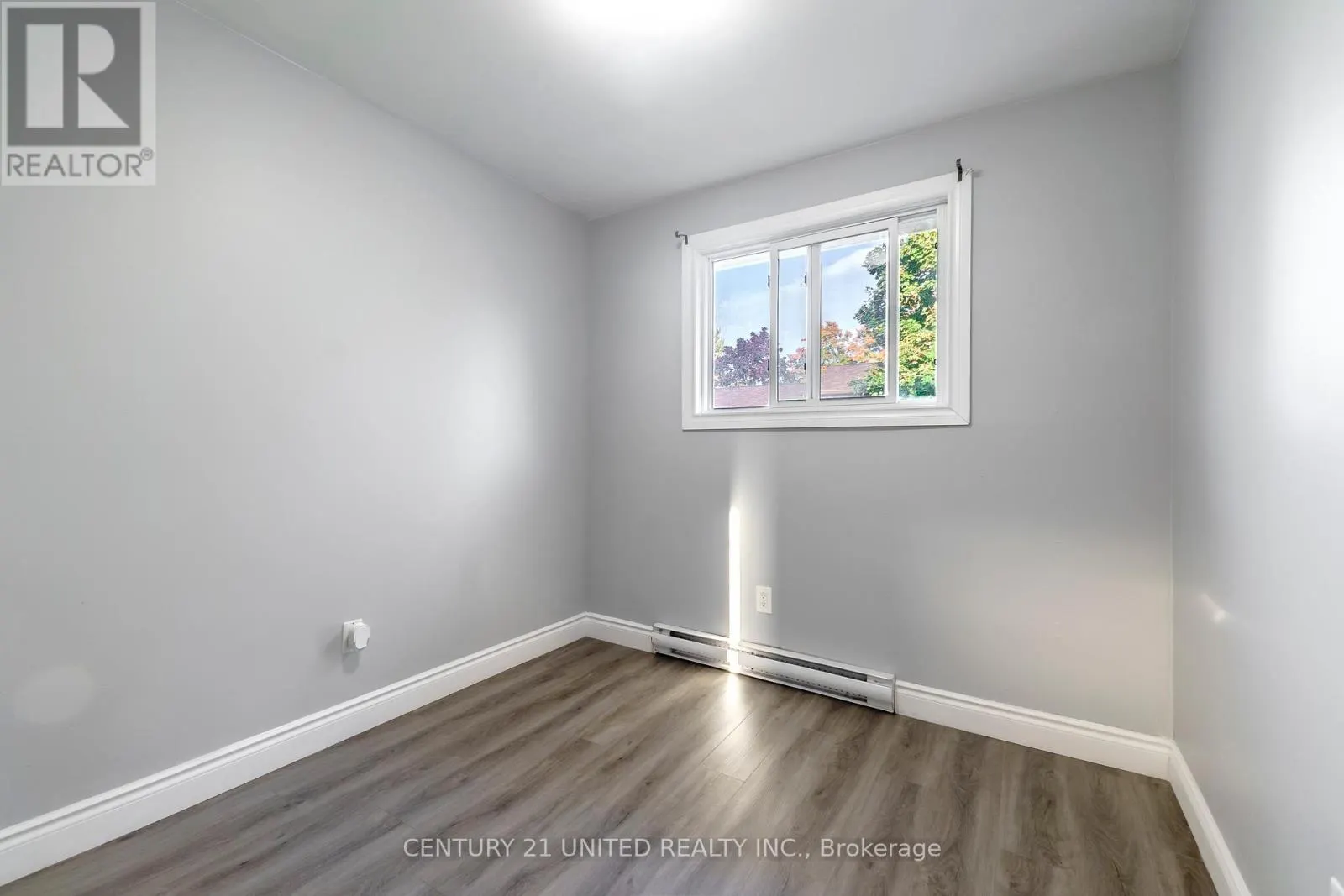 61 - 996 SYDENHAM ROAD, #61