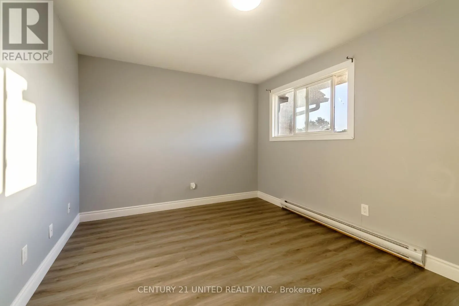 61 - 996 SYDENHAM ROAD, #61
