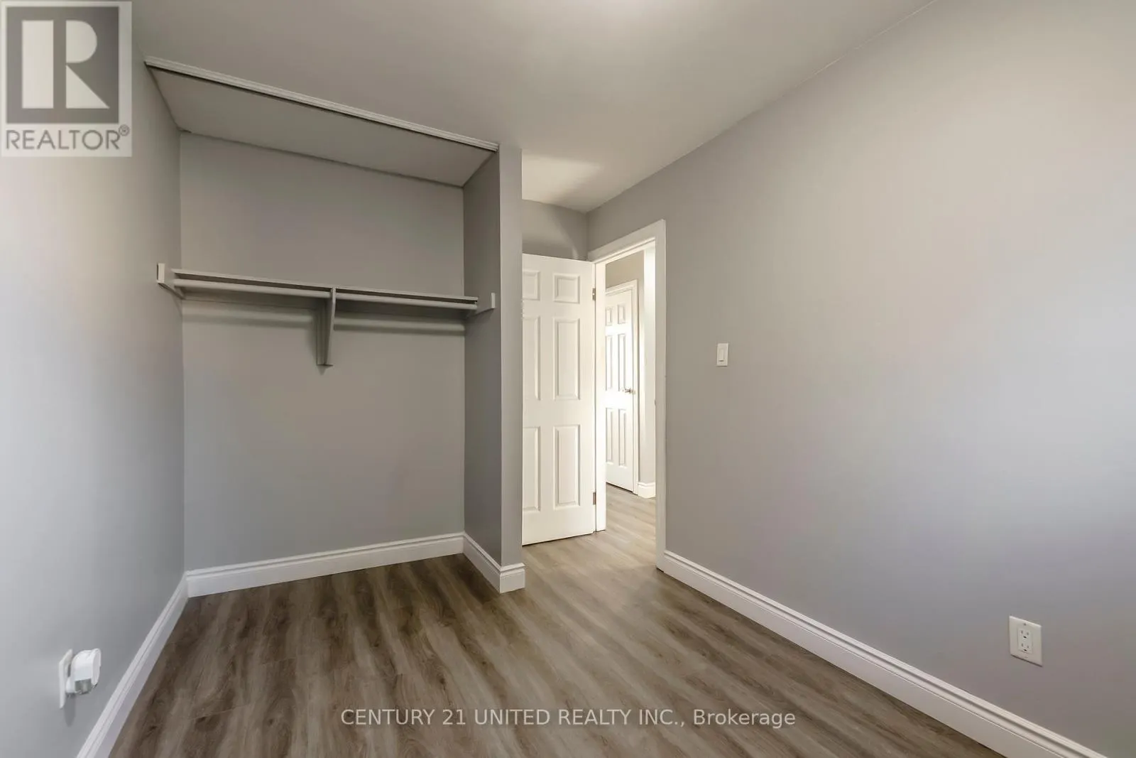 61 - 996 SYDENHAM ROAD, #61
