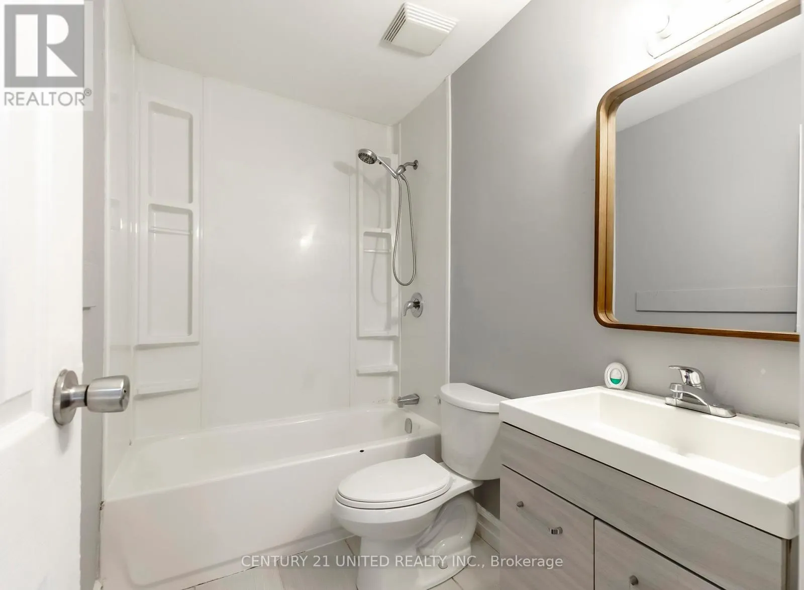 61 - 996 SYDENHAM ROAD, #61