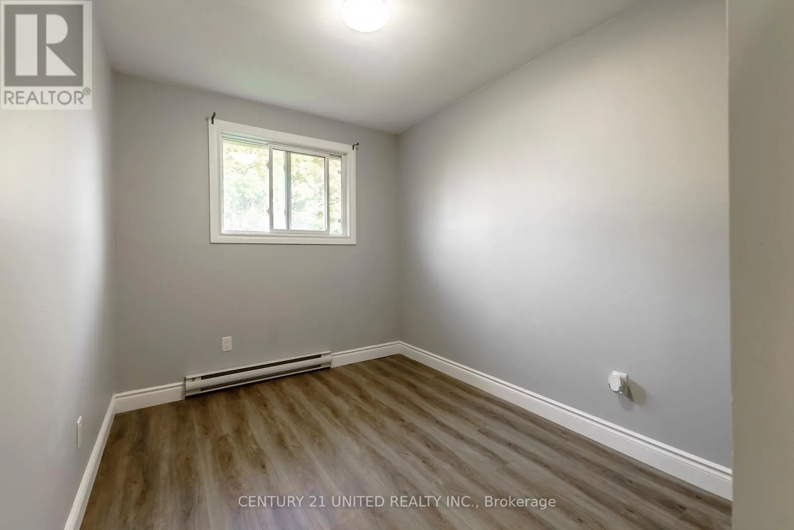 61 - 996 SYDENHAM ROAD, #61