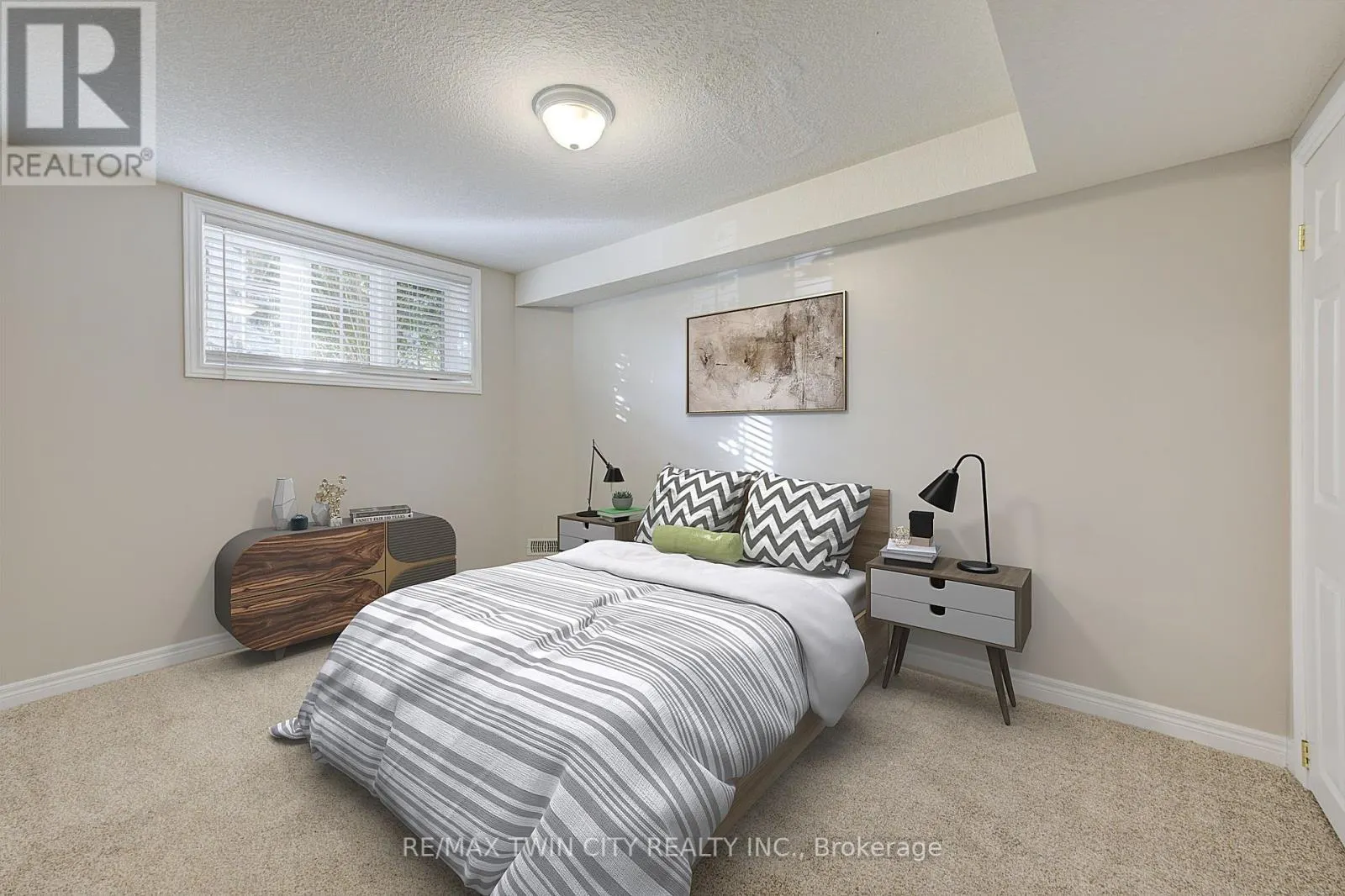 642A - 642 WOODLAWN ROAD E