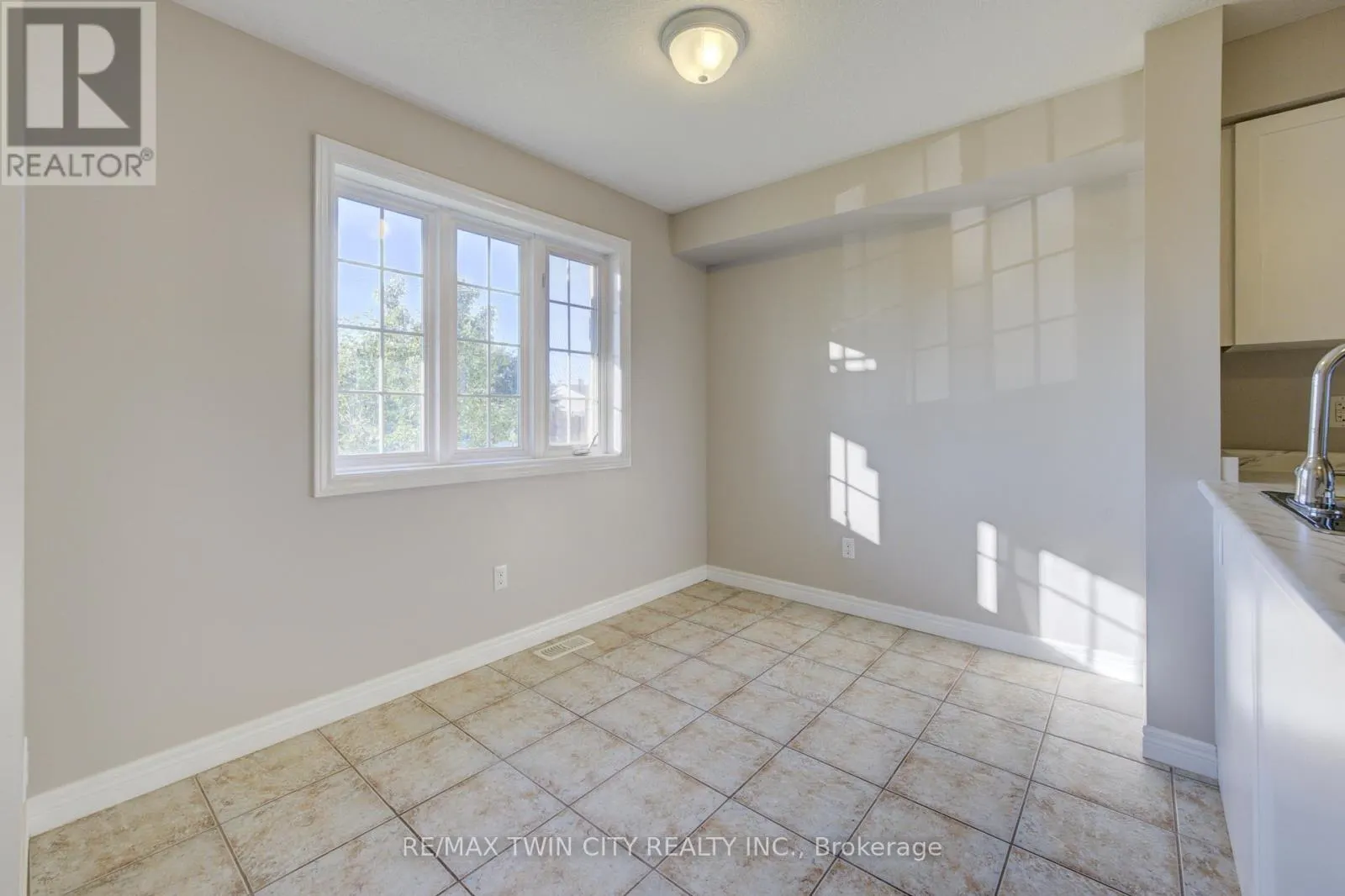642A - 642 WOODLAWN ROAD E