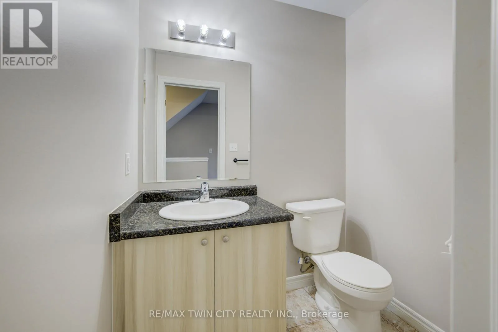 642A - 642 WOODLAWN ROAD E