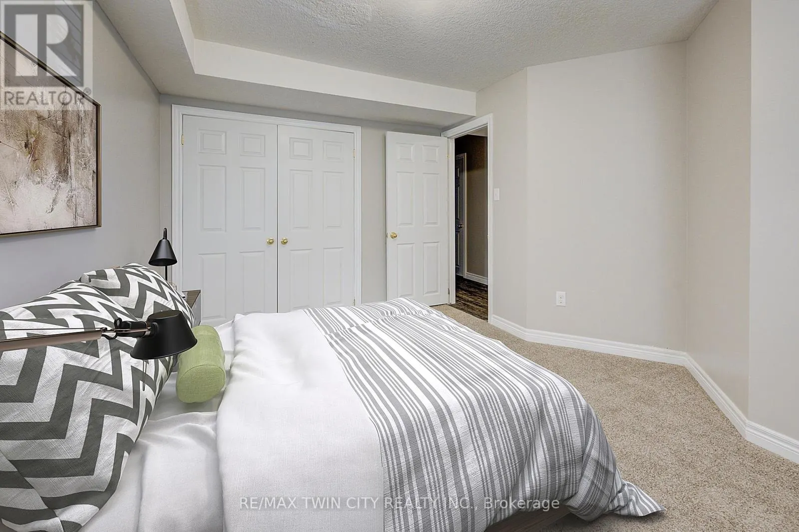 642A - 642 WOODLAWN ROAD E