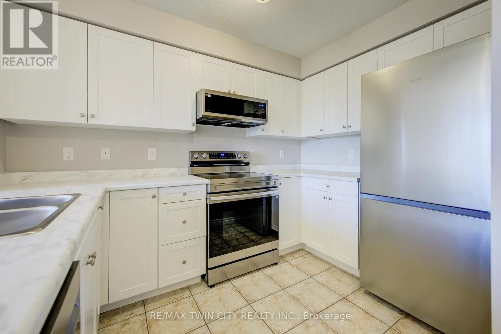 642A - 642 WOODLAWN ROAD E