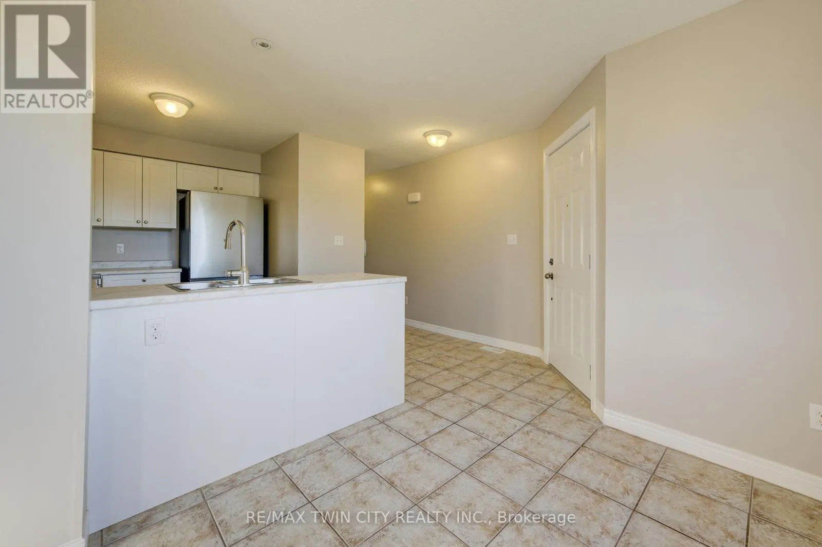 642A - 642 WOODLAWN ROAD E