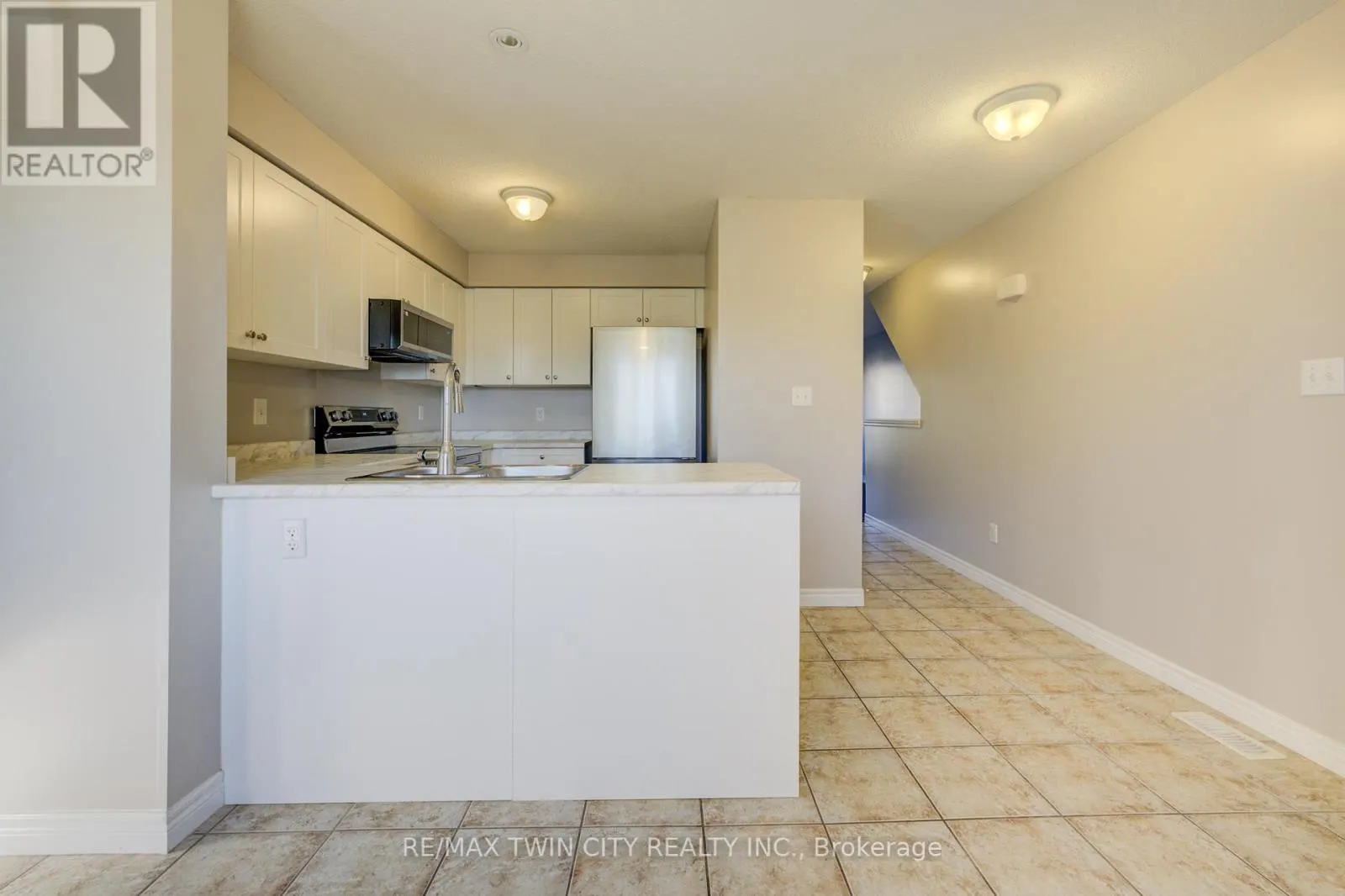 642A - 642 WOODLAWN ROAD E