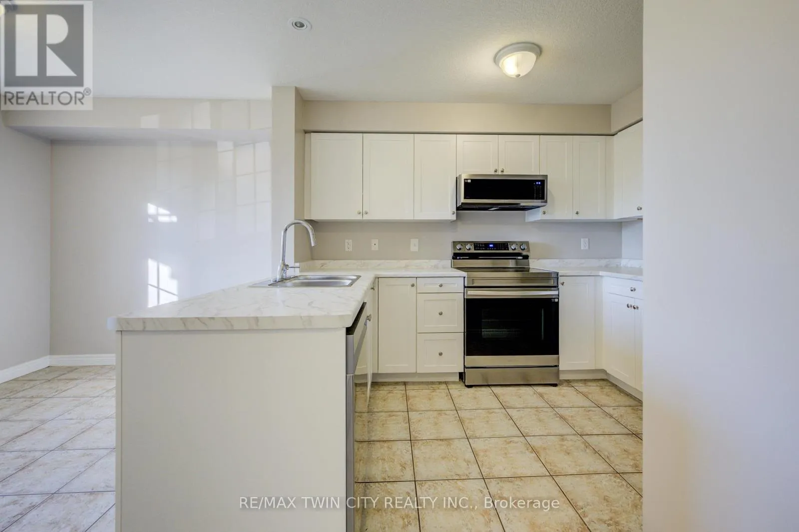 642A - 642 WOODLAWN ROAD E