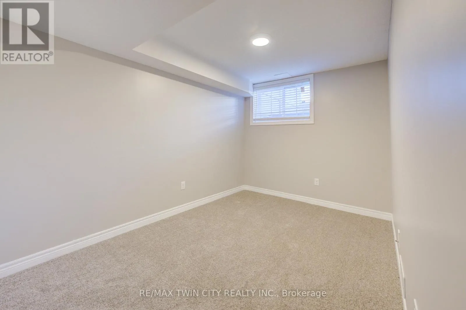 642A - 642 WOODLAWN ROAD E