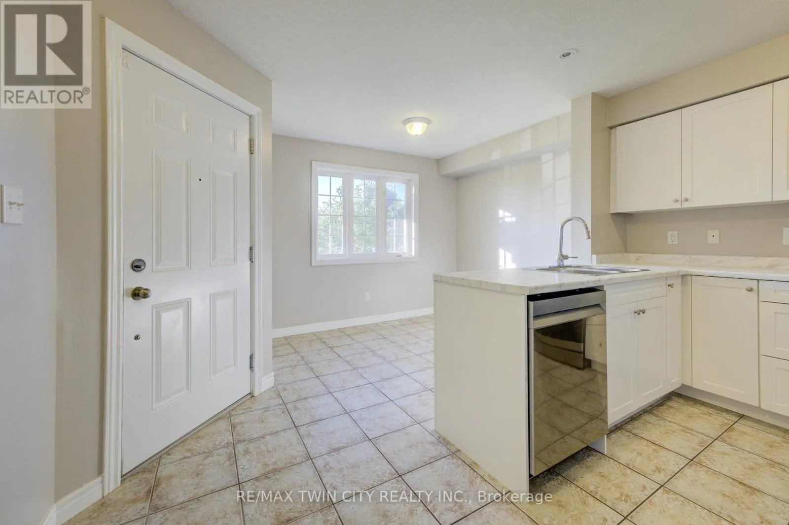 642A - 642 WOODLAWN ROAD E