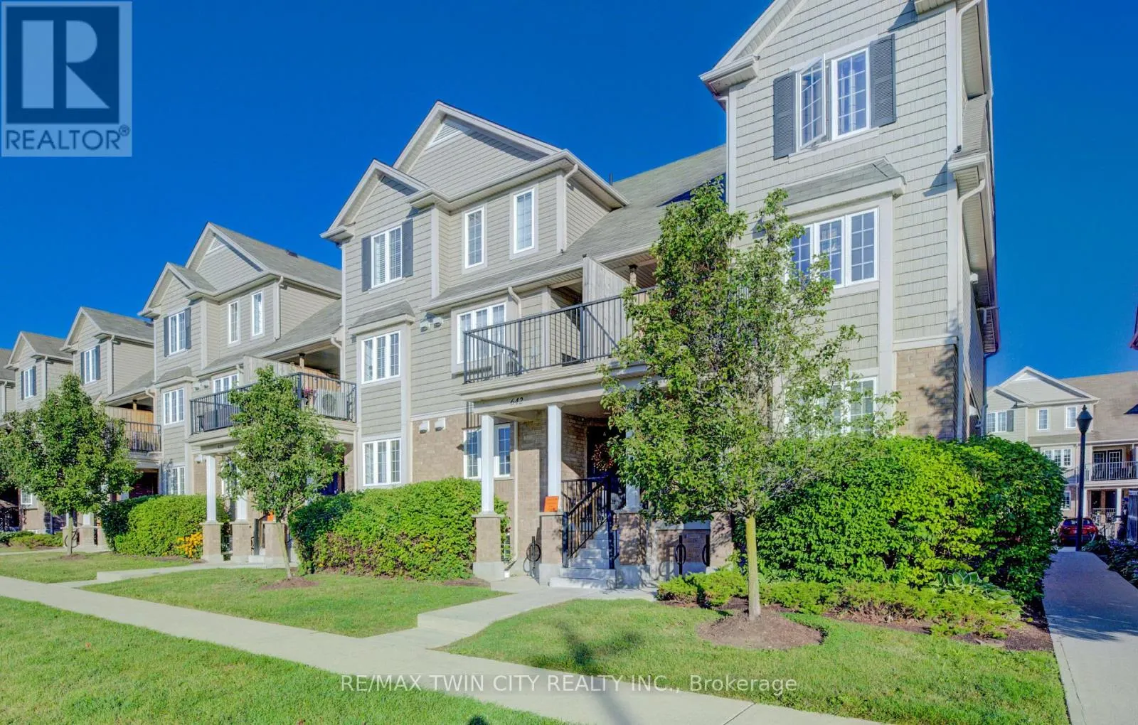 642A - 642 WOODLAWN ROAD E