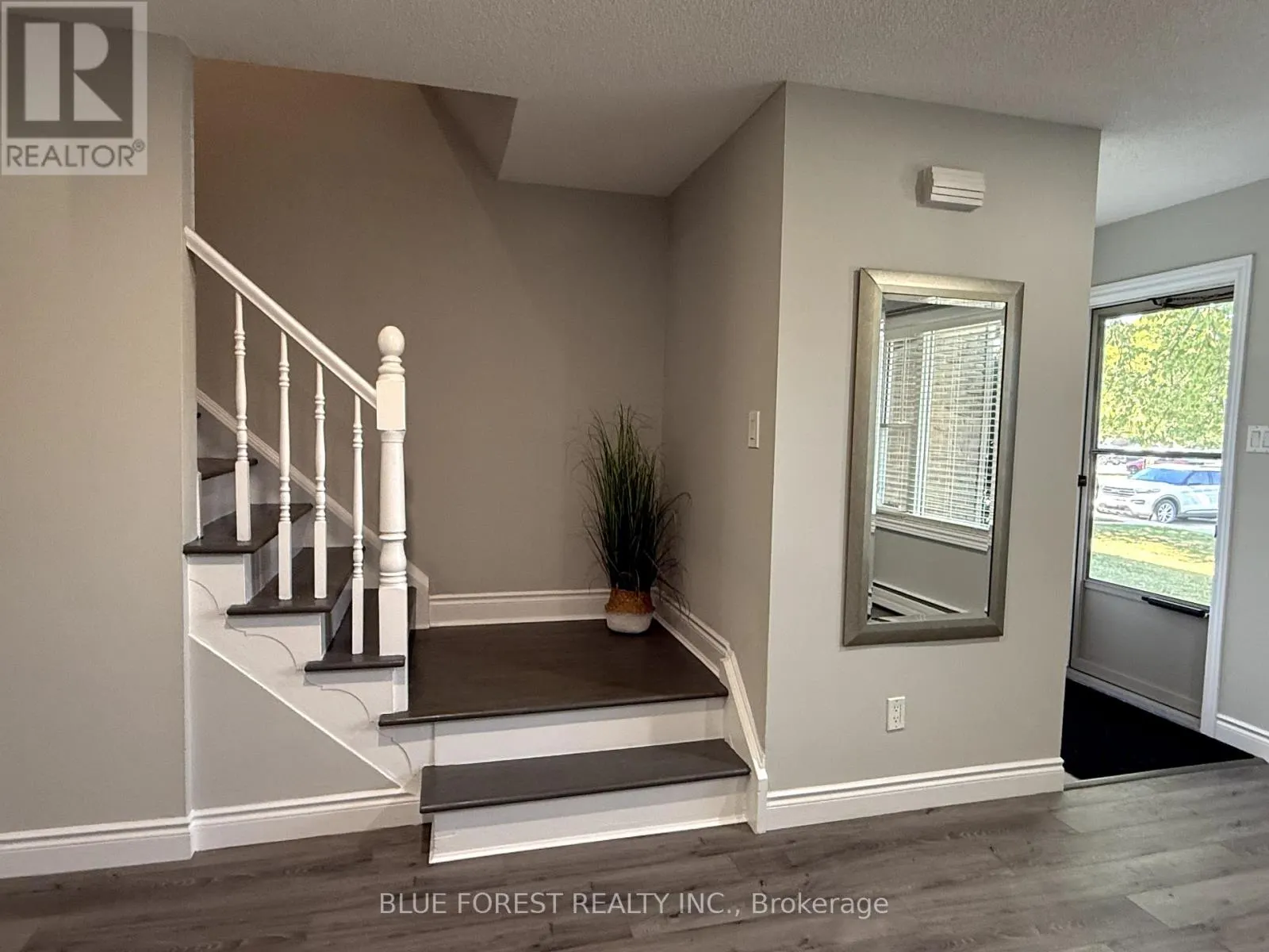 30 - 991 NOTRE DAME DRIVE, #30
