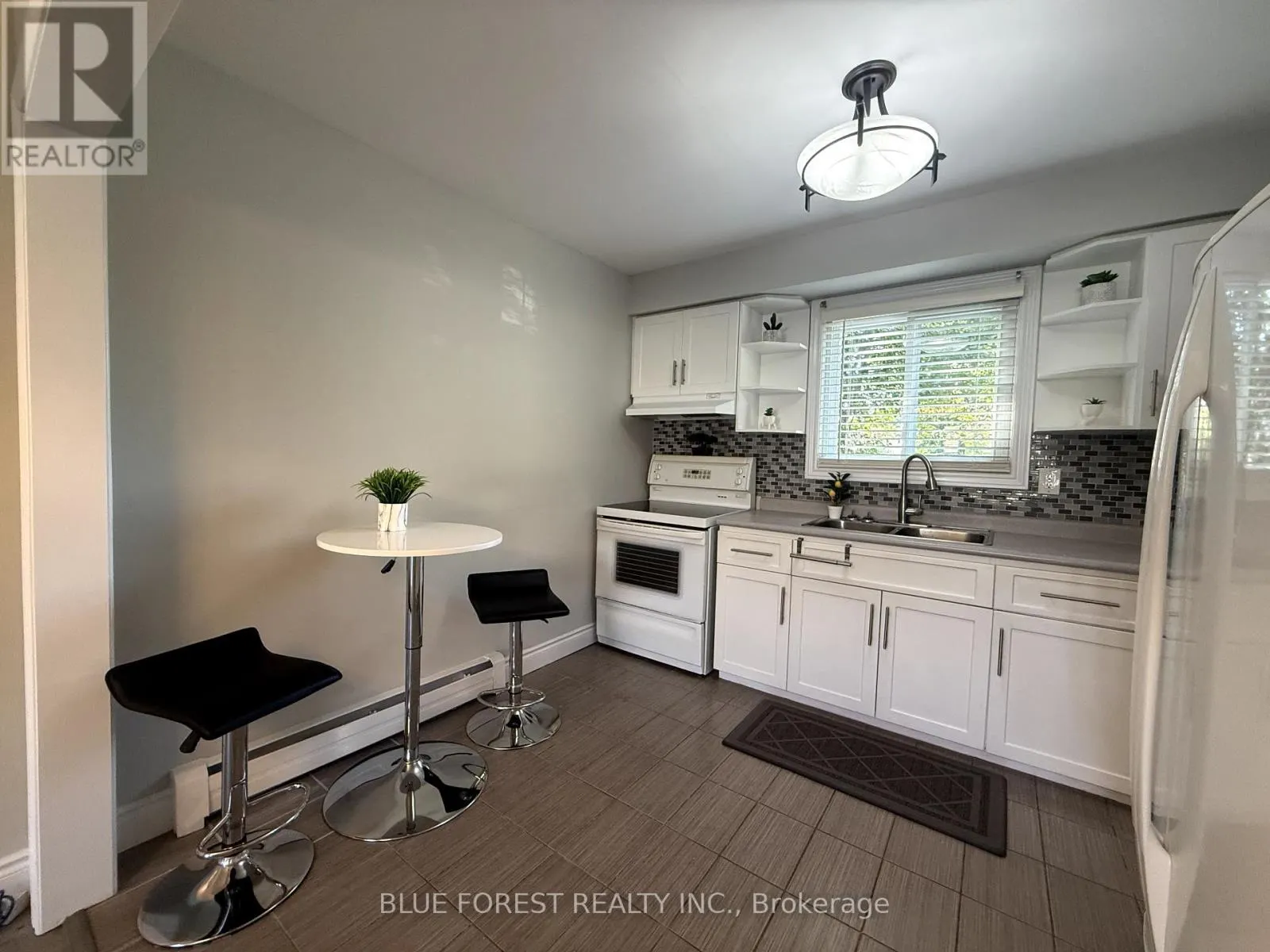 30 - 991 NOTRE DAME DRIVE, #30