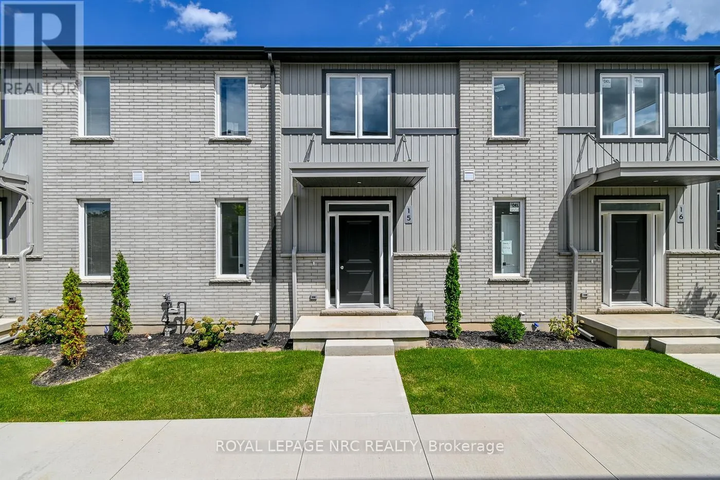 15 - 121A MOFFATT STREET, #15