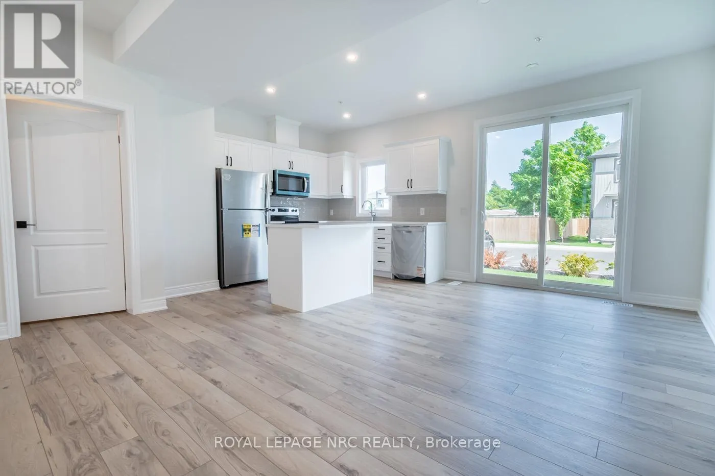 15 - 121A MOFFATT STREET, #15