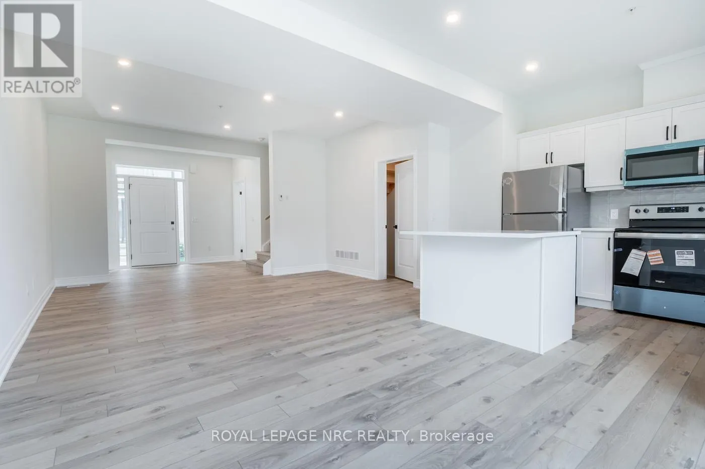 15 - 121A MOFFATT STREET, #15