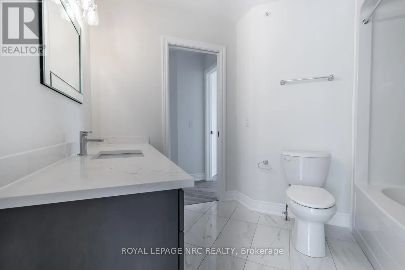 15 - 121A MOFFATT STREET, #15