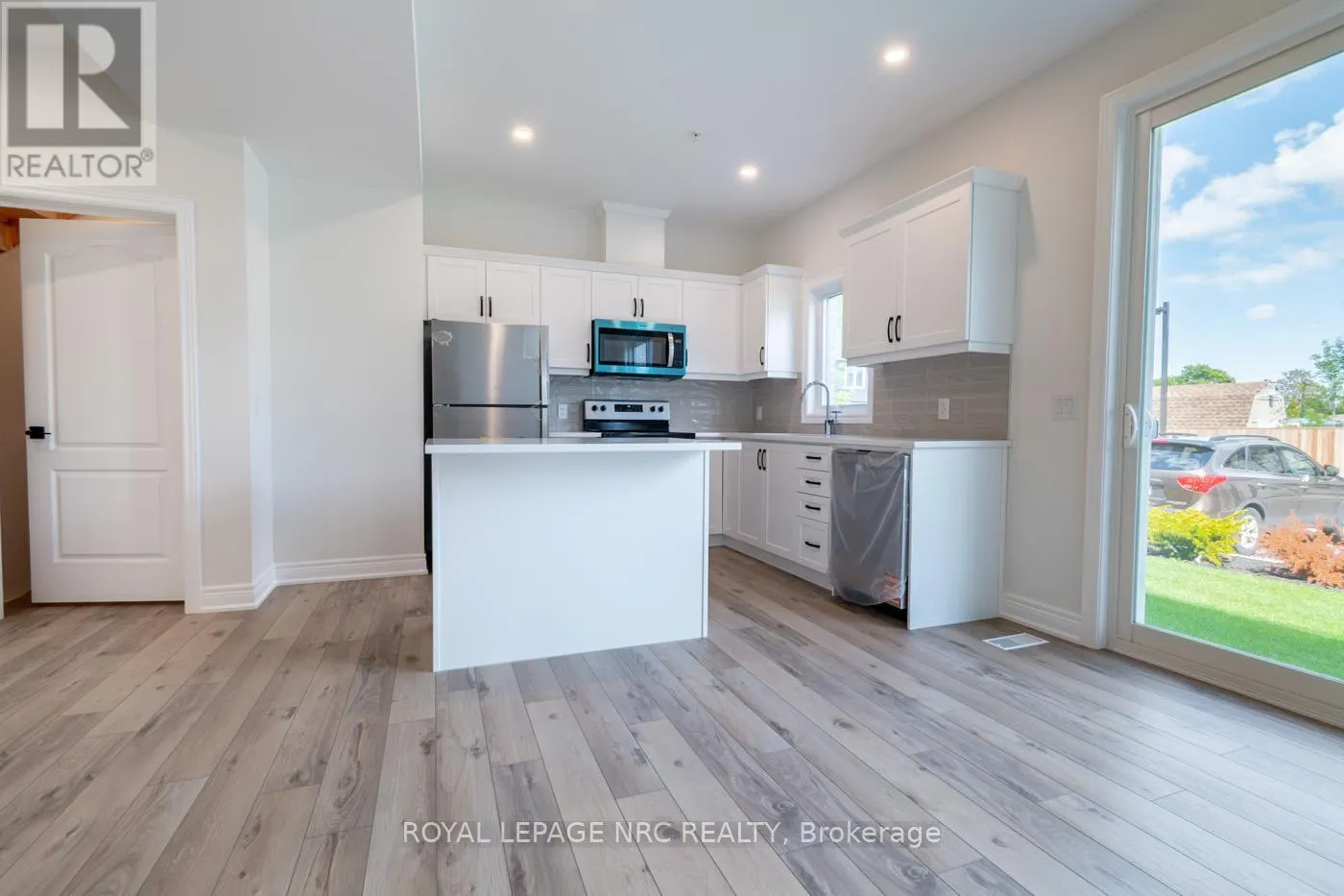 15 - 121A MOFFATT STREET, #15