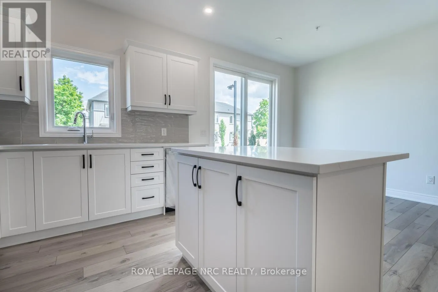 15 - 121A MOFFATT STREET, #15