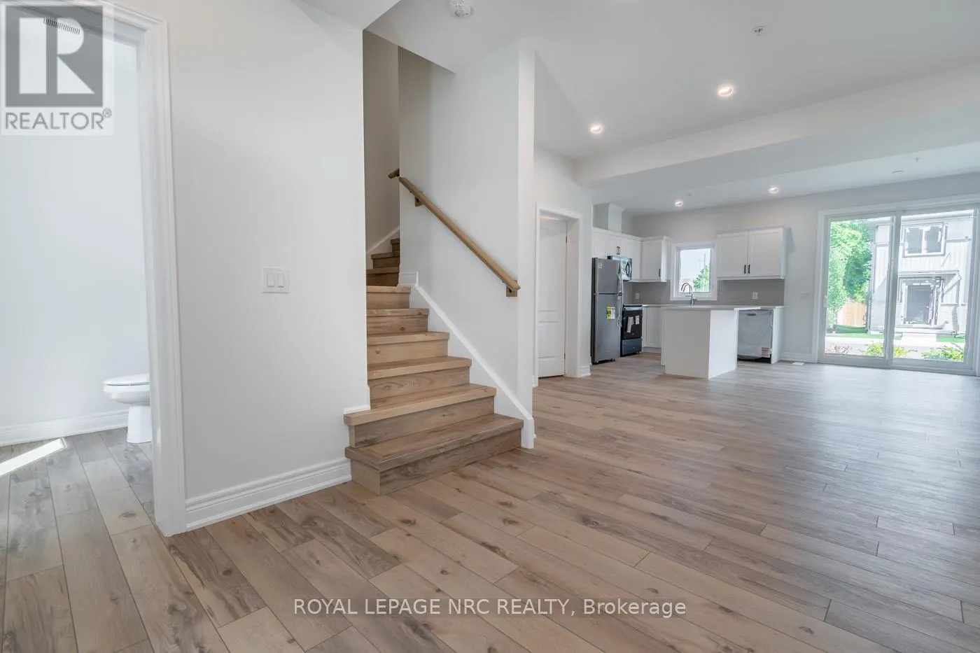 15 - 121A MOFFATT STREET, #15