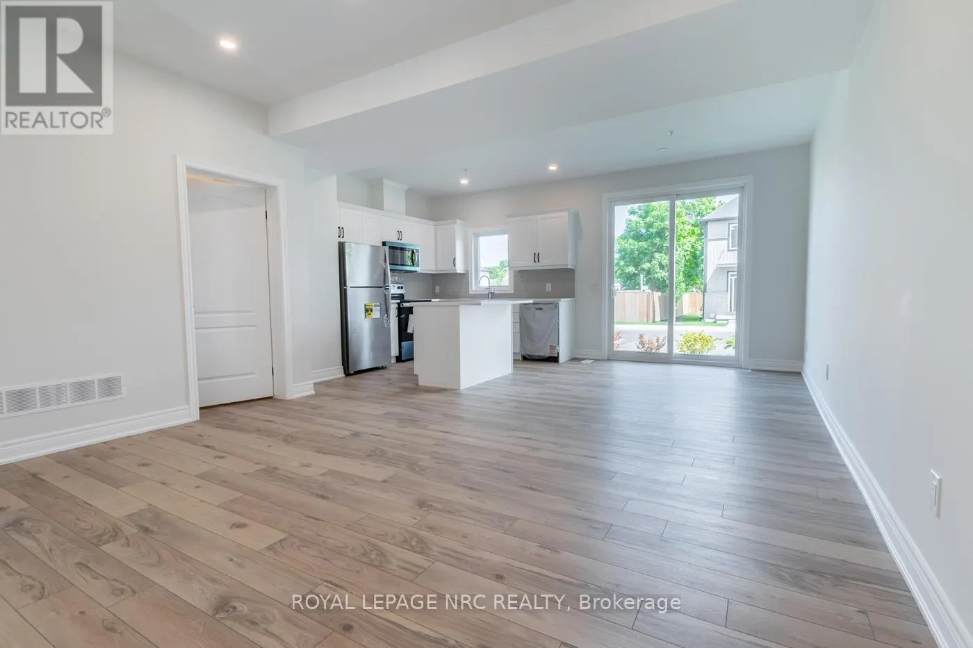 15 - 121A MOFFATT STREET, #15