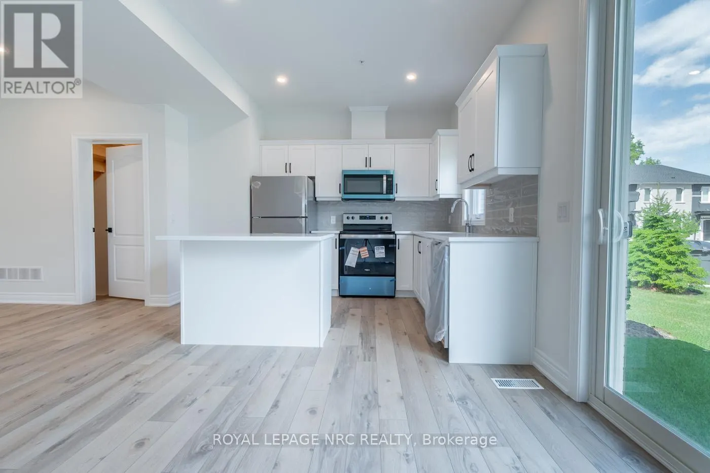 15 - 121A MOFFATT STREET, #15